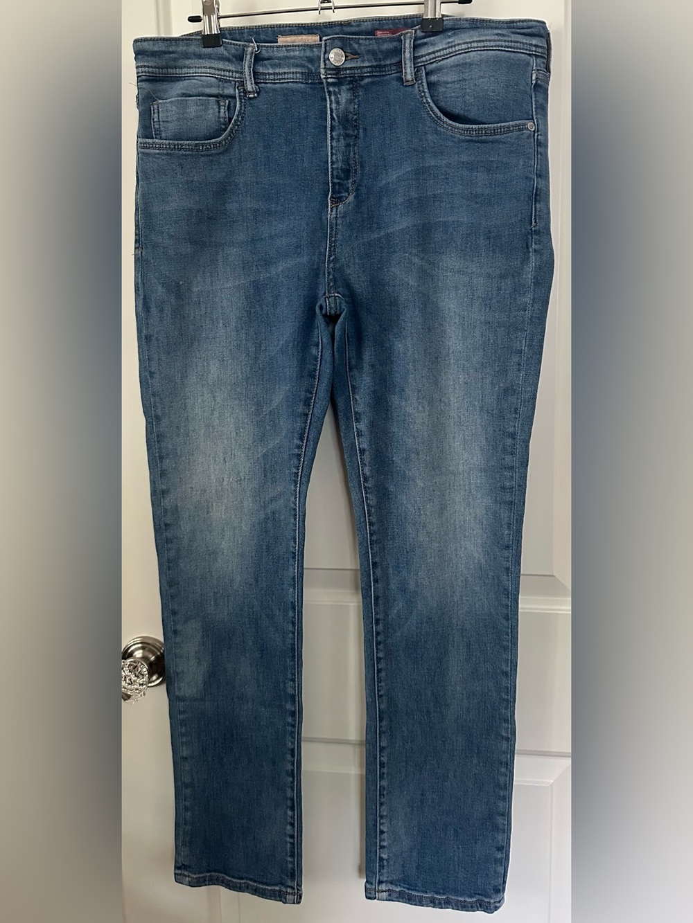 Pilcro Women’s Straight Leg Jeans in Medium Blue Wash